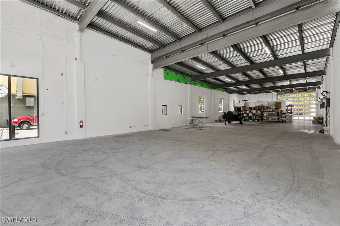 1529 Lee St Property Photo 7
