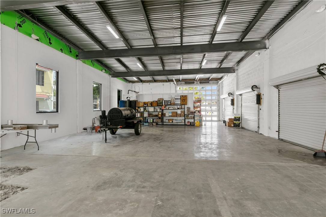 1529 Lee St Property Photo 11