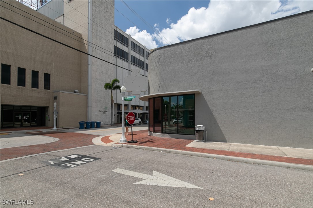 1529 Lee St Property Photo 14