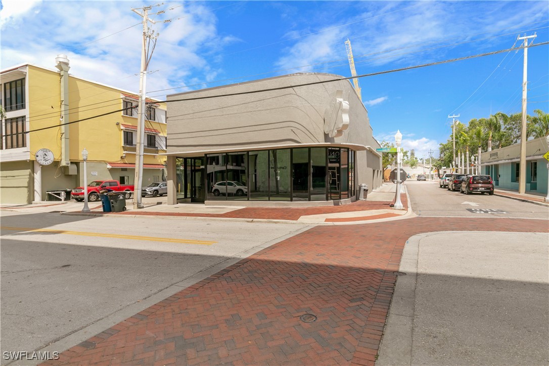 1529 Lee St Property Photo 17
