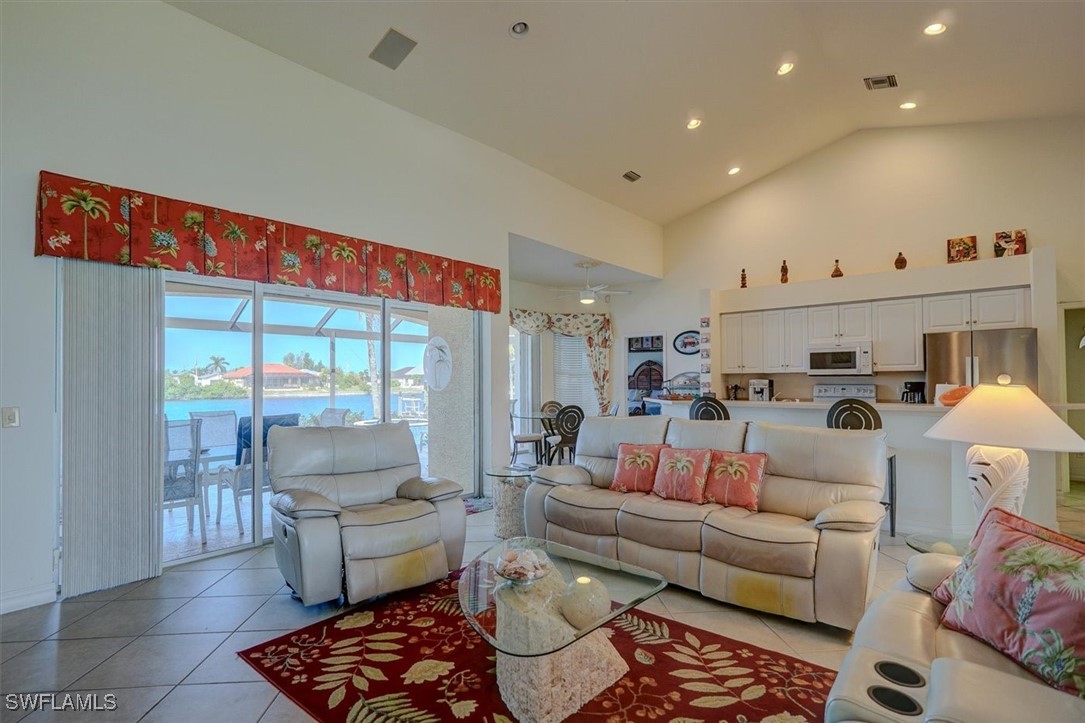 330 Sw 33rd Ave Property Photo 4