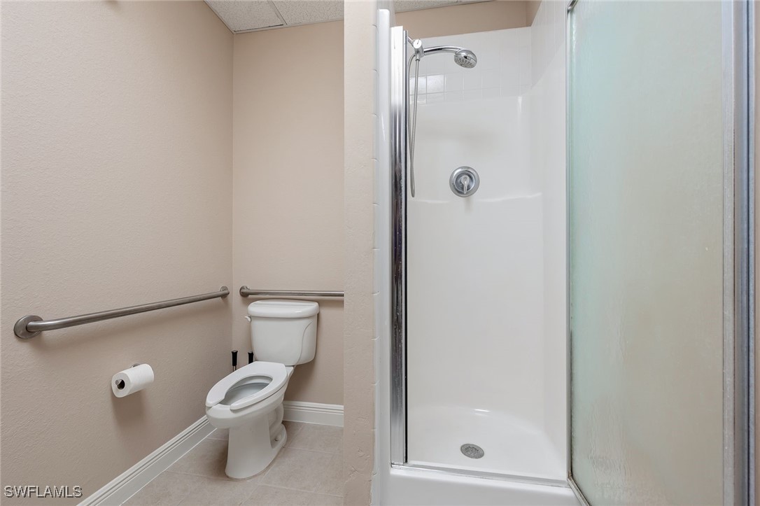 5485 Lee St 5 Property Photo 11