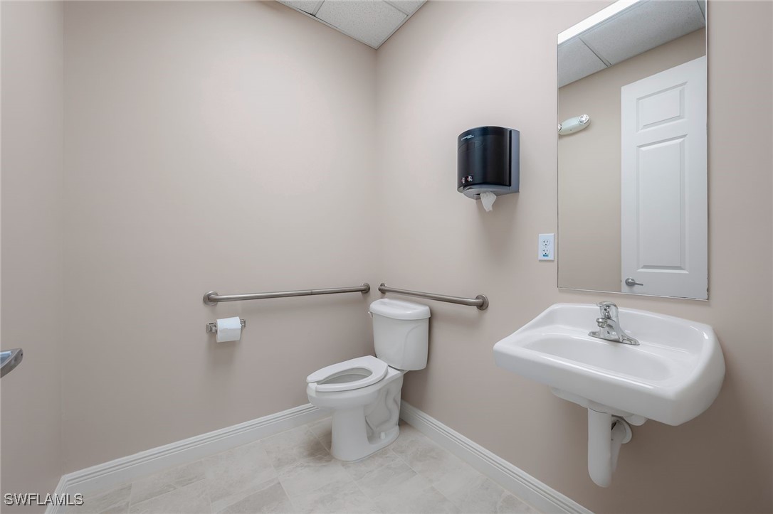 5485 Lee St 5 Property Photo 12