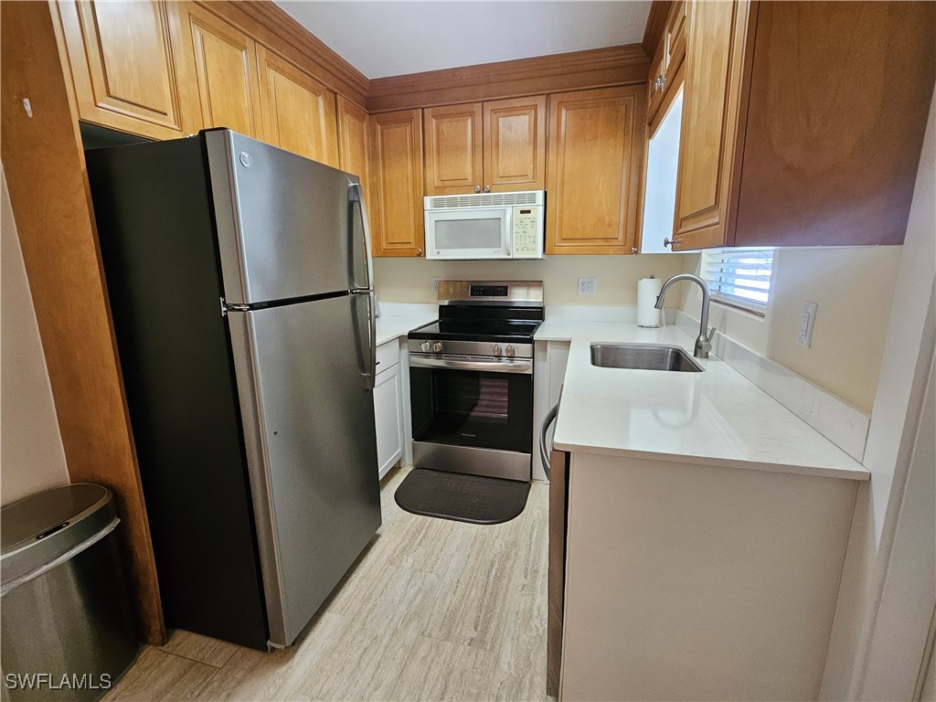 835 9th Ave S Property Photo 6