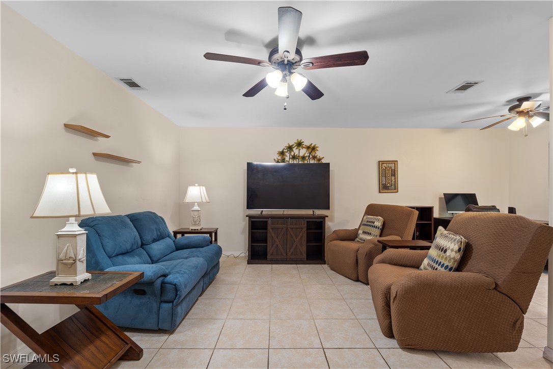 8256 Charter Club Cir 5 Property Photo 4