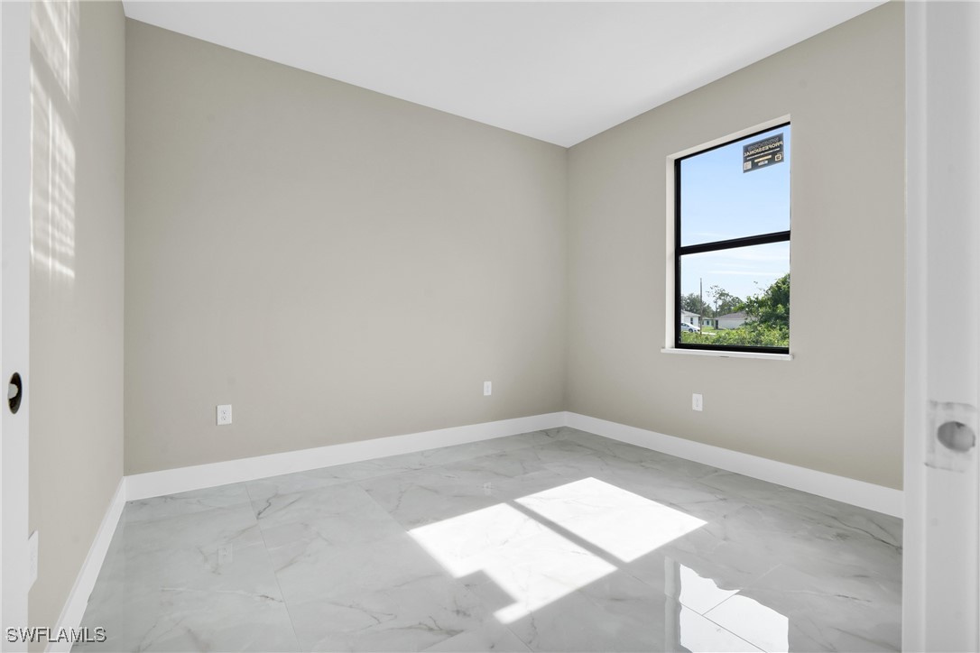 2907 31 St St W Property Photo 10