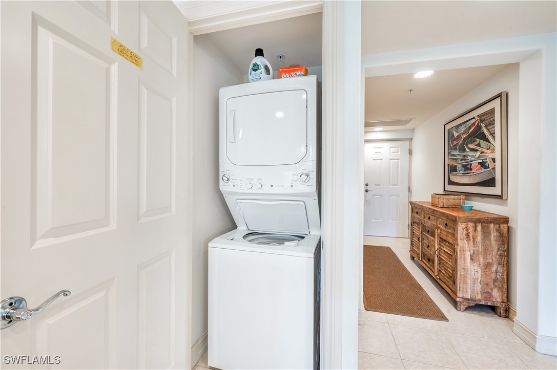 2748 Tiburon Blvd E C-301 Property Photo 12
