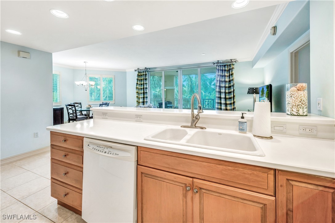 2748 Tiburon Blvd E C-301 Property Photo 14
