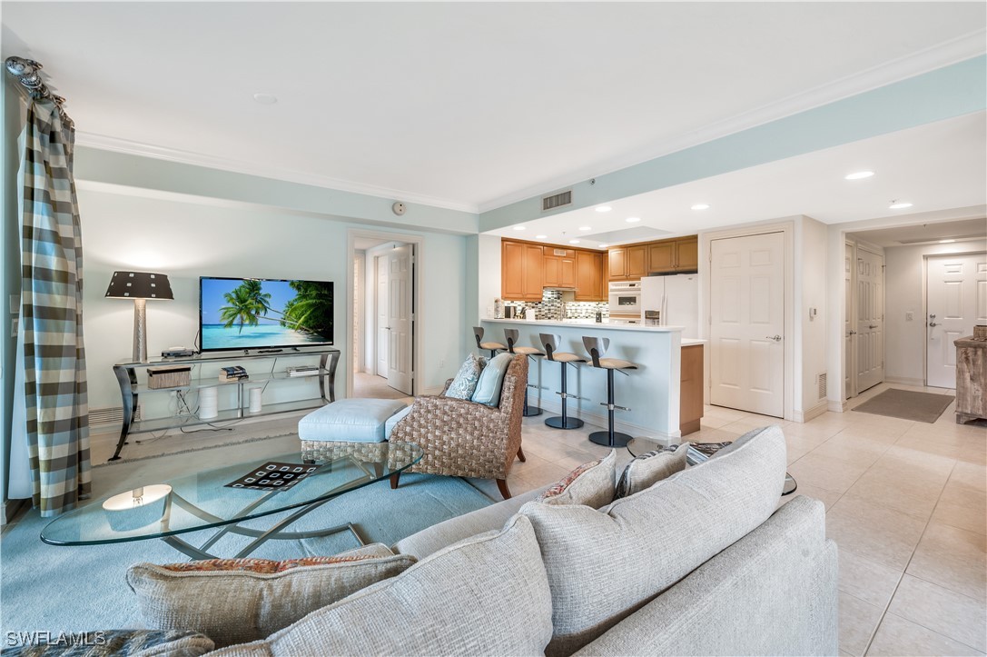 2748 Tiburon Blvd E C-301 Property Photo 10