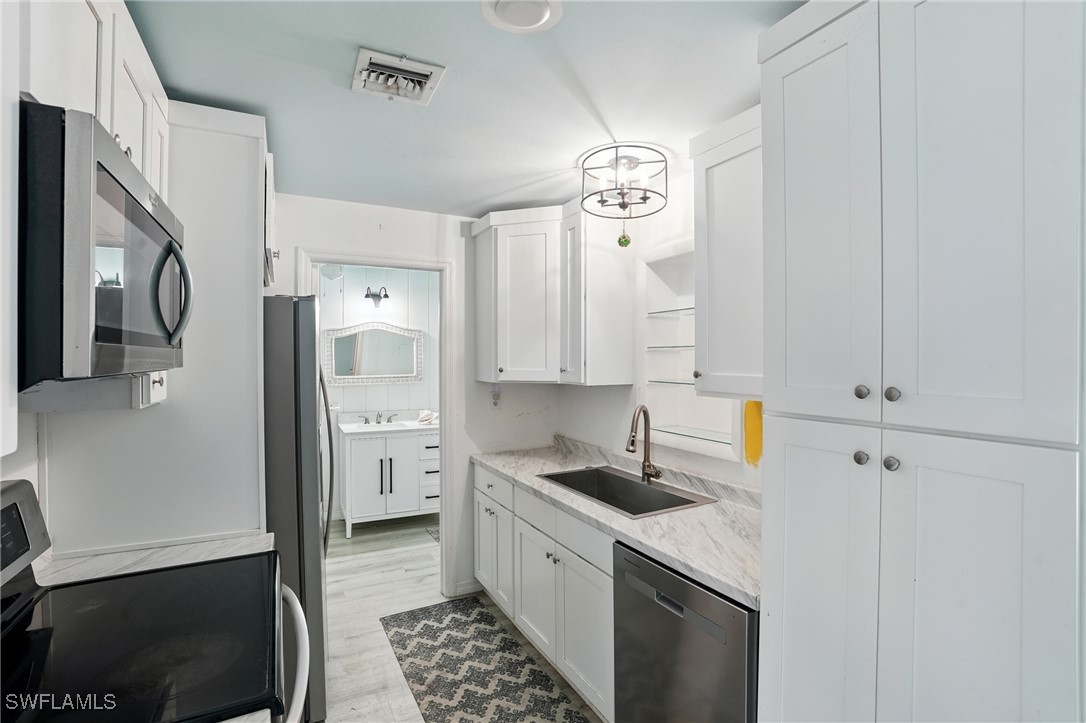 4011 Coconut Cir S Property Photo 7