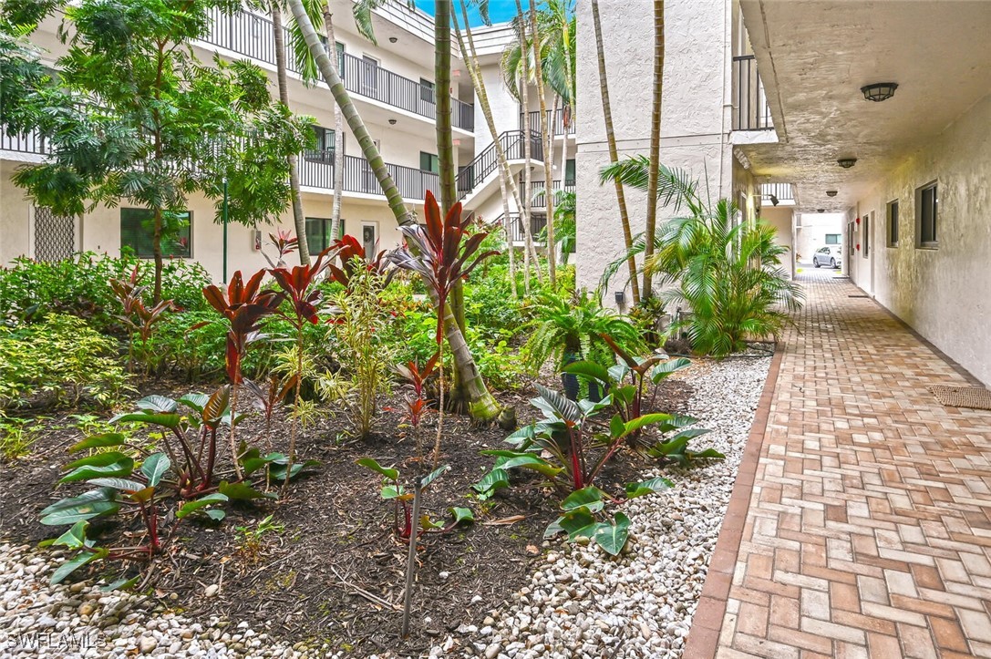 788 Park Shore Dr G17 Property Photo 8