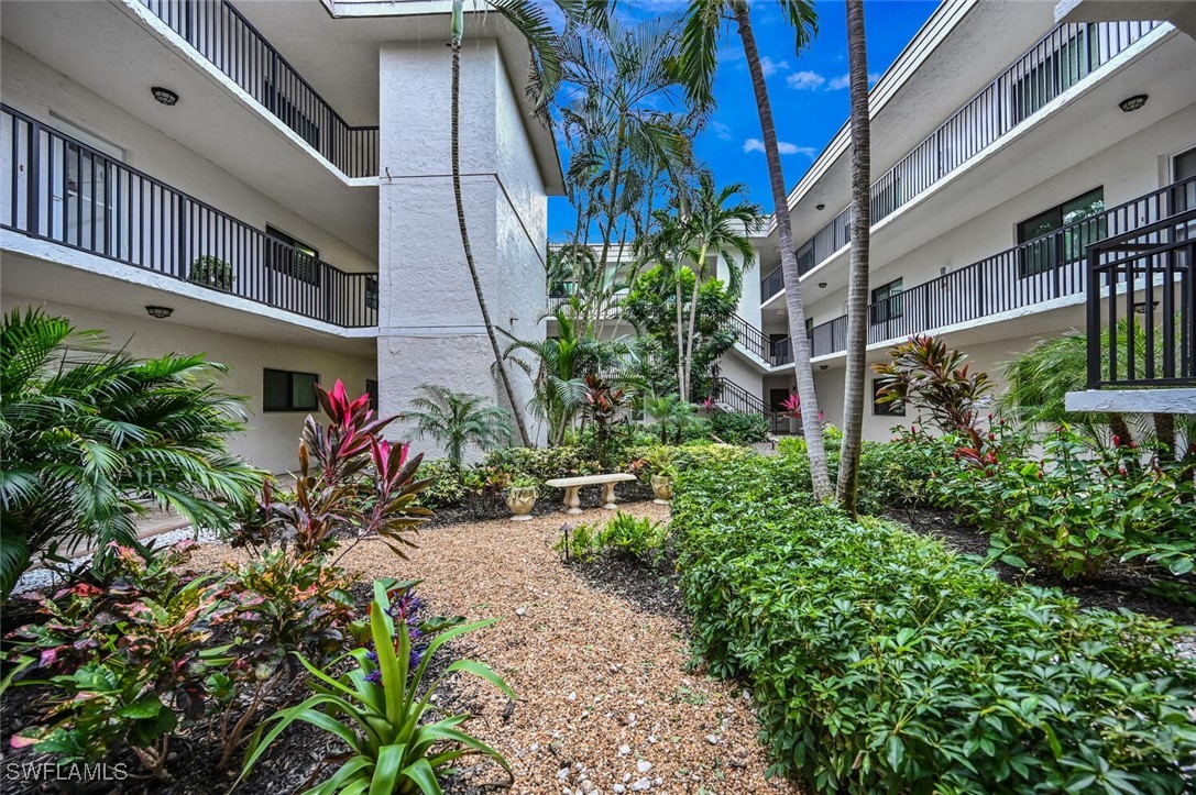788 Park Shore Dr G17 Property Photo 9