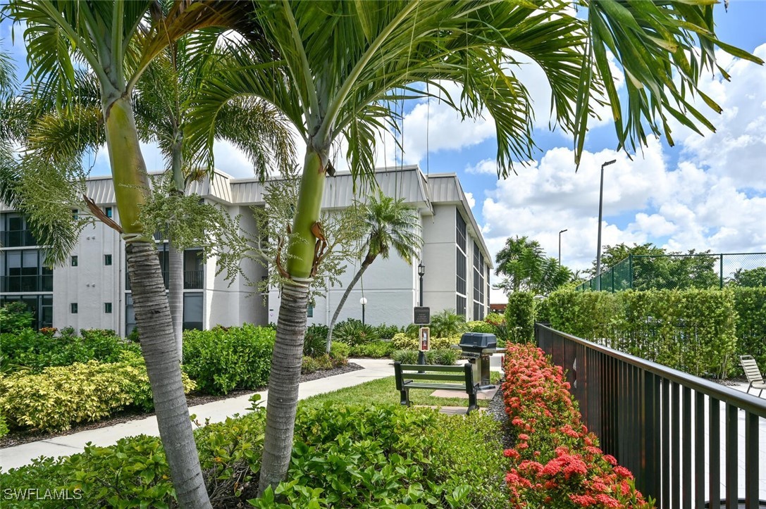 788 Park Shore Dr G17 Property Photo 44