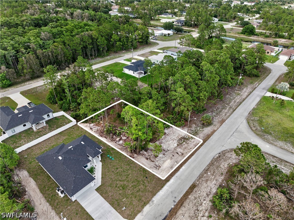 665 Ladd St Property Photo 3
