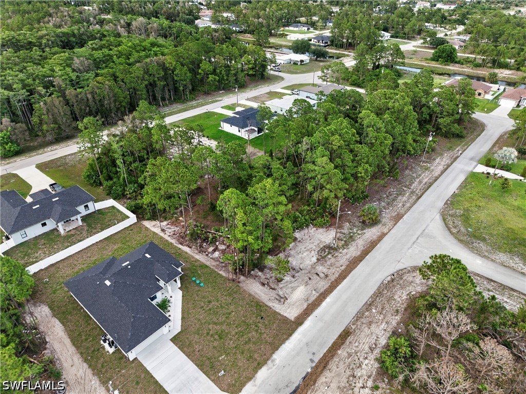 665 Ladd St Property Photo 4