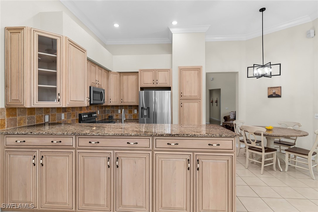 8574 Pepper Tree Way Property Photo 6