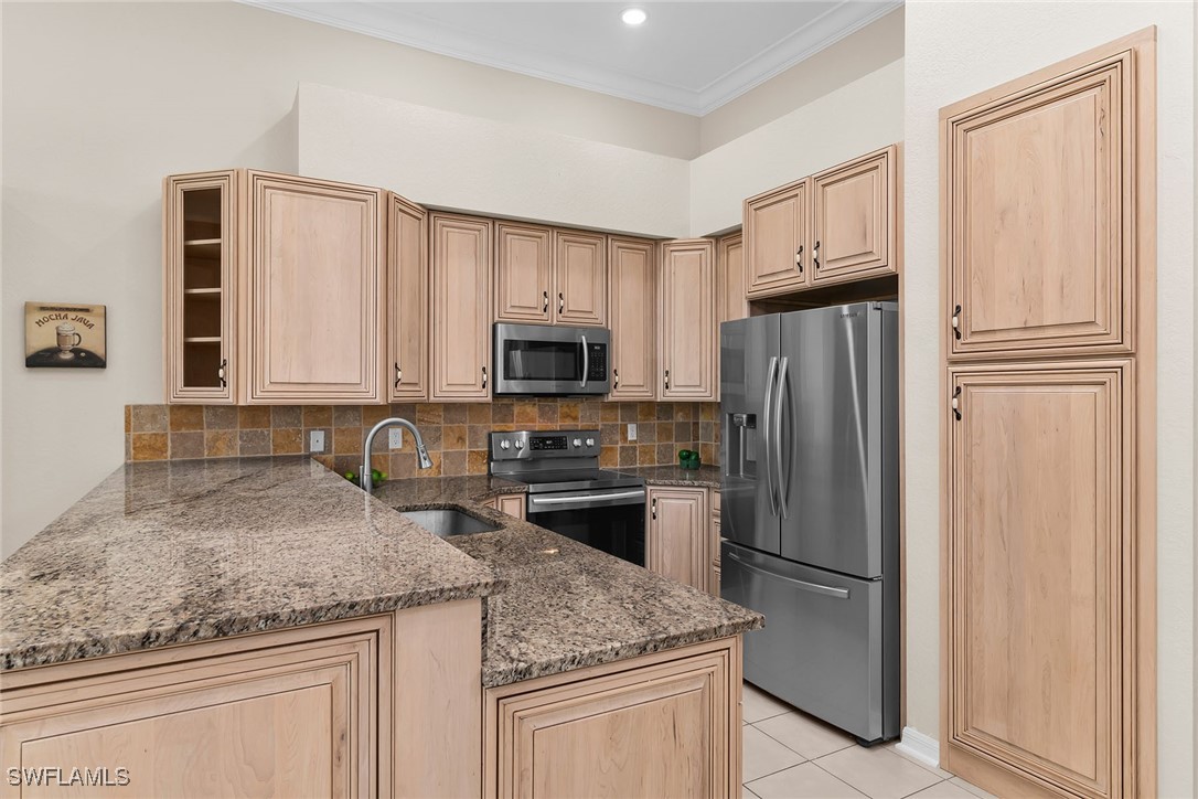 8574 Pepper Tree Way Property Photo 7