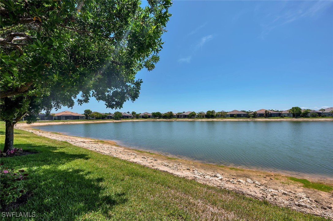 14940 Edgewater Cir Property Photo 3