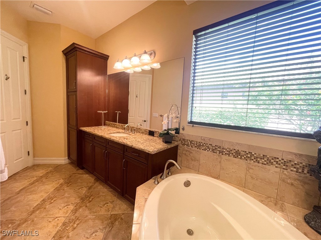 7302 Acorn Way Property Photo 23