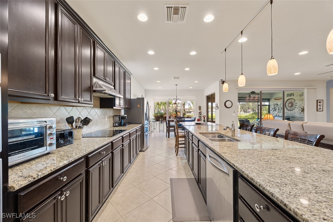 5858 Plymouth Pl Property Photo 6