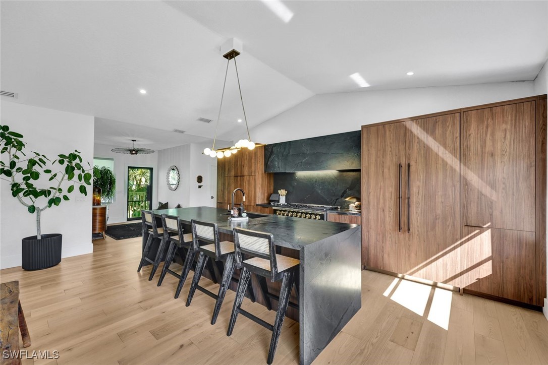 746 Park Ave Property Photo 1