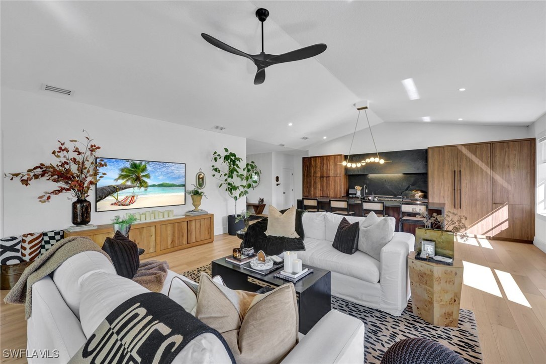 746 Park Ave Property Photo 3