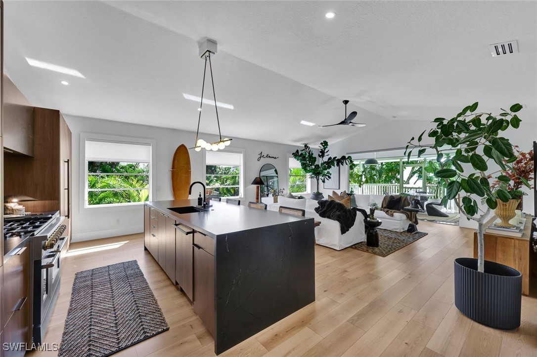 746 Park Ave Property Photo 4