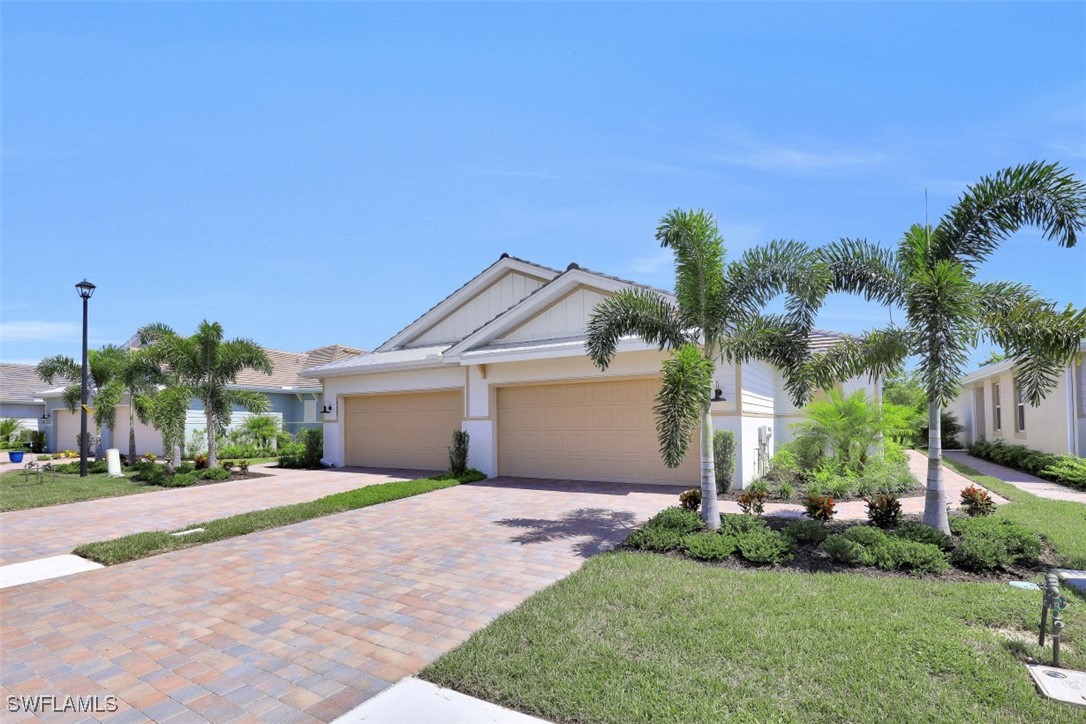 14663 Edgewater Cir Property Photo 3
