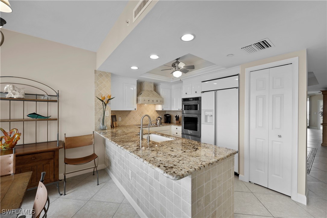 7117 Pelican Bay Blvd 1101 Property Photo 8