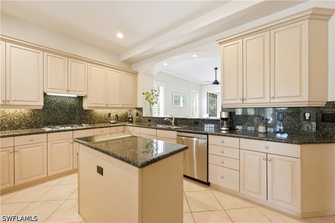 2859 Tiburon Blvd E 102 Property Photo 21