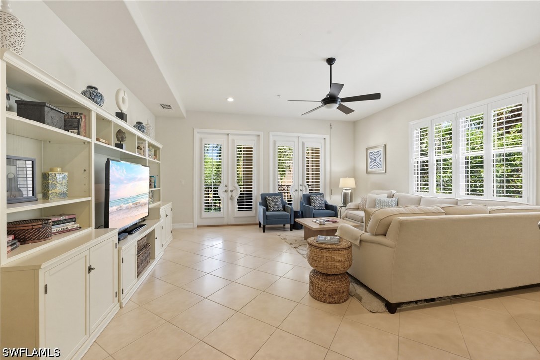 2859 Tiburon Blvd E 102 Property Photo 25