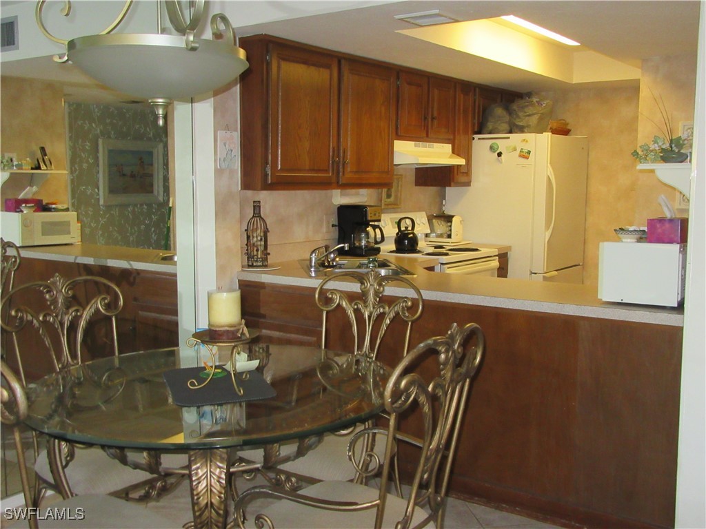 600 Neapolitan Way 211 Property Photo 4