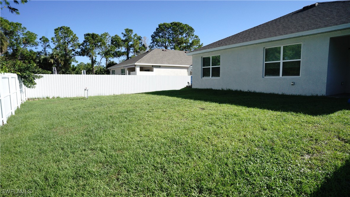 3301 Joan Ave N Property Photo 3
