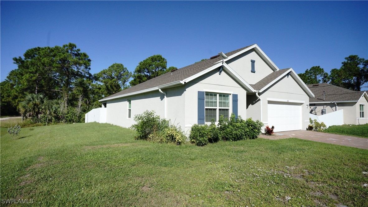 3301 Joan Ave N Property Photo 4