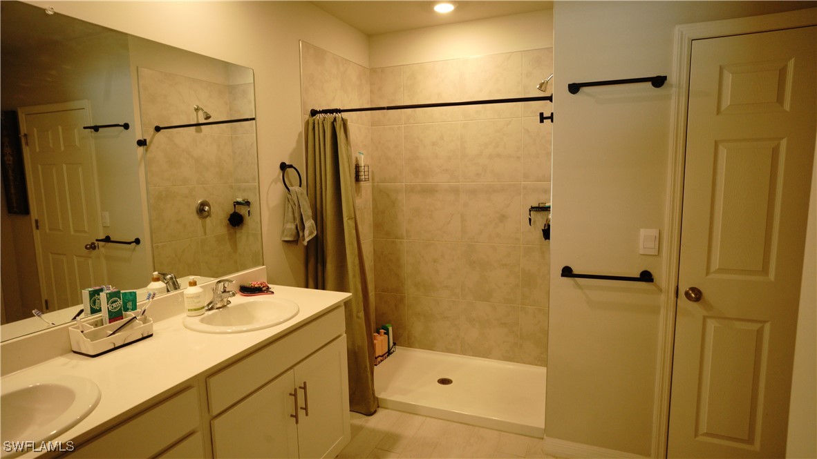 3301 Joan Ave N Property Photo 9