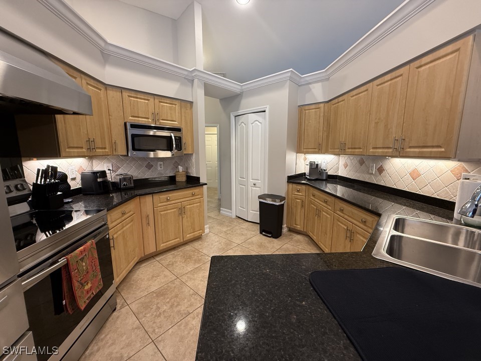 2276 Heritage Greens Dr Property Photo 6
