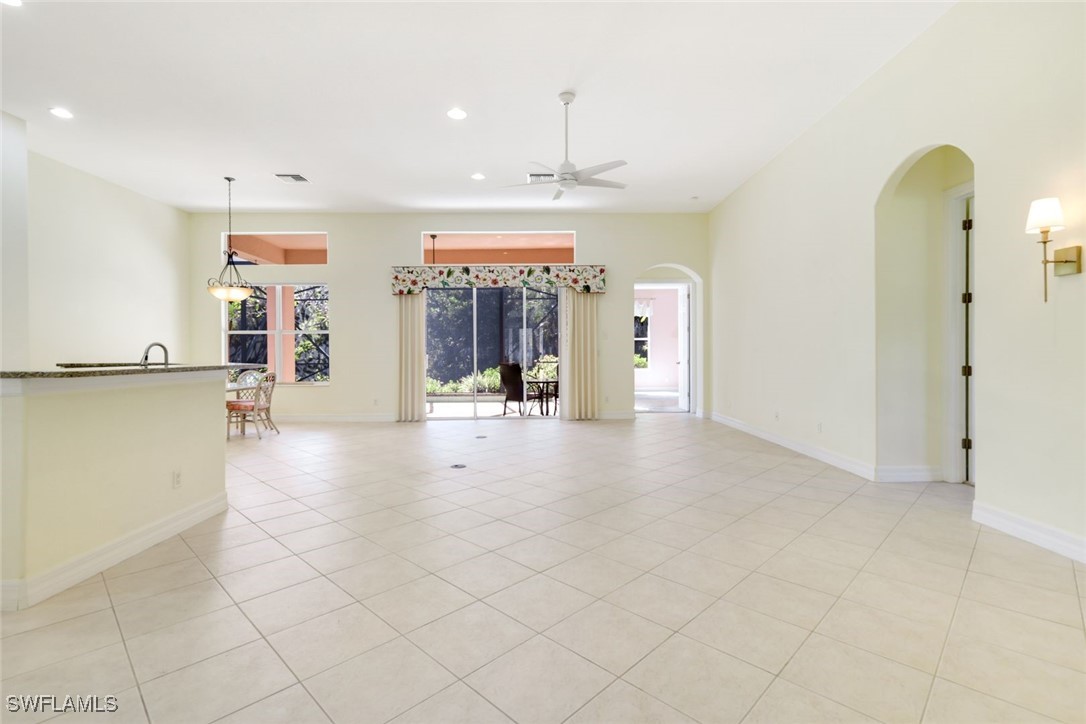 12910 Silverthorn Ct Property Photo 5