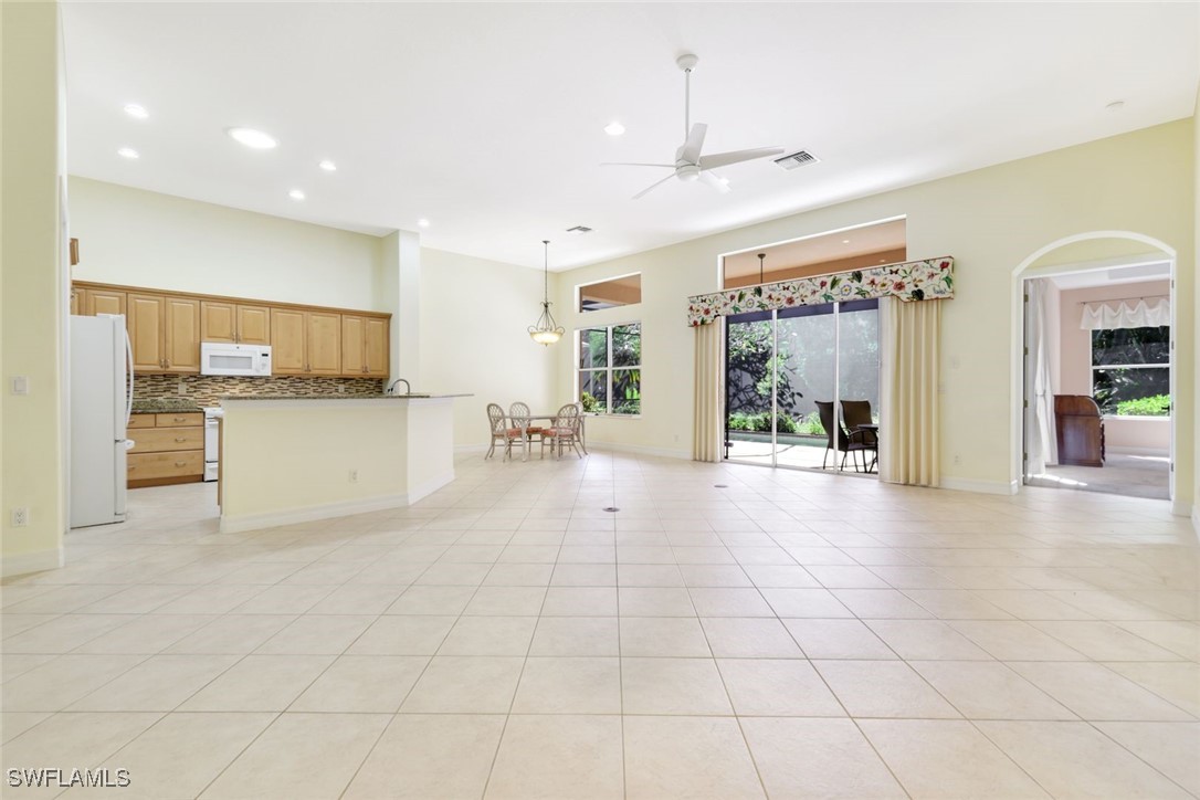 12910 Silverthorn Ct Property Photo 6