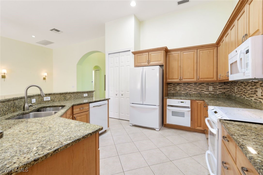 12910 Silverthorn Ct Property Photo 8