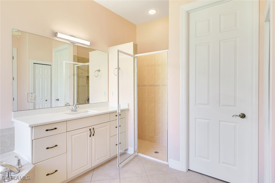 12910 Silverthorn Ct Property Photo 16