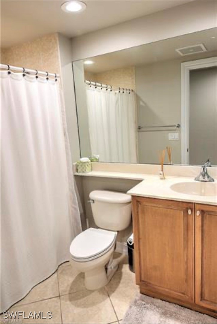 2738 Tiburon Blvd E B-104 Property Photo 6