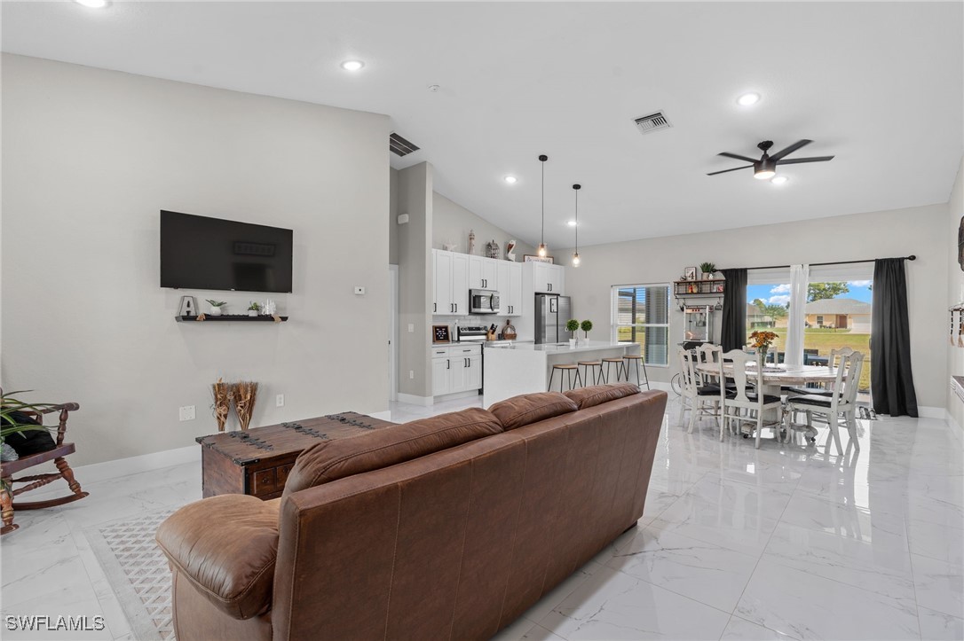 16056 Dinal Dr Property Photo 3