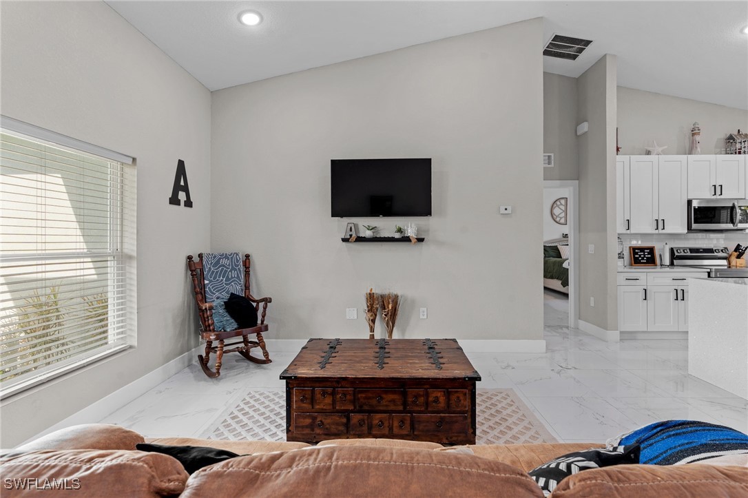 16056 Dinal Dr Property Photo 4