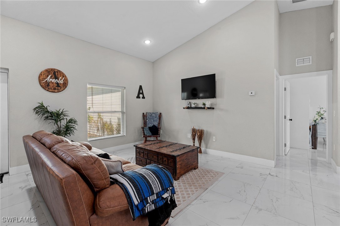 16056 Dinal Dr Property Photo 5