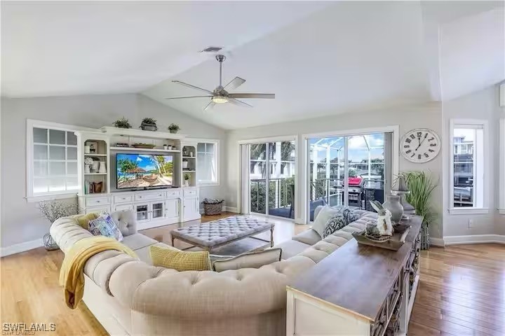 437 Trade Winds Ave Property Photo 4