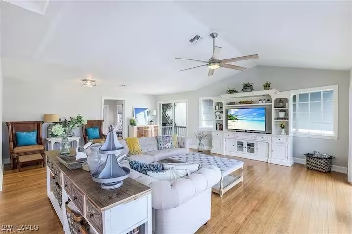 437 Trade Winds Ave Property Photo 5