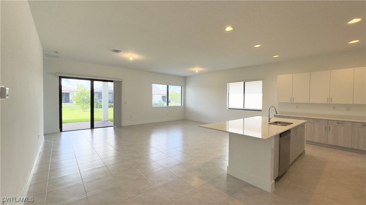 5089 Penella Ave Property Photo 4
