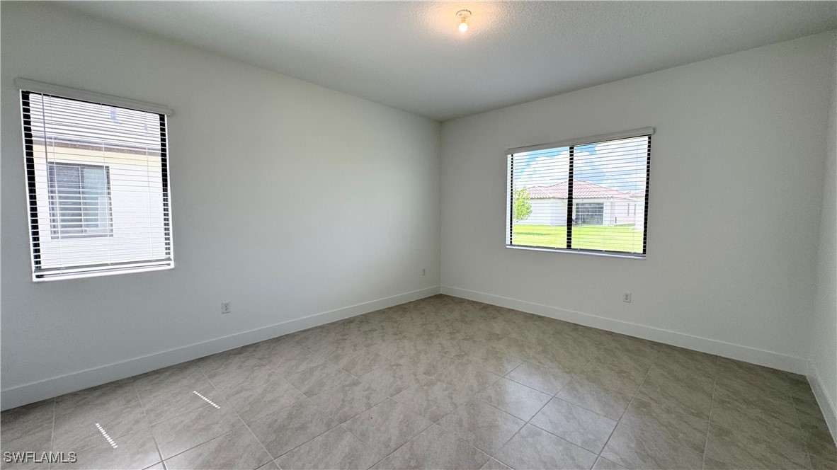 5089 Penella Ave Property Photo 8