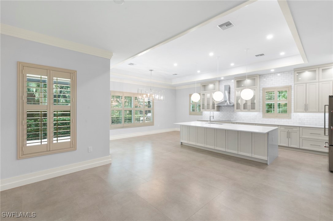 1086 Michigan Ave Property Photo 4