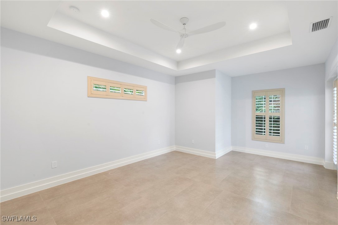 1086 Michigan Ave Property Photo 16